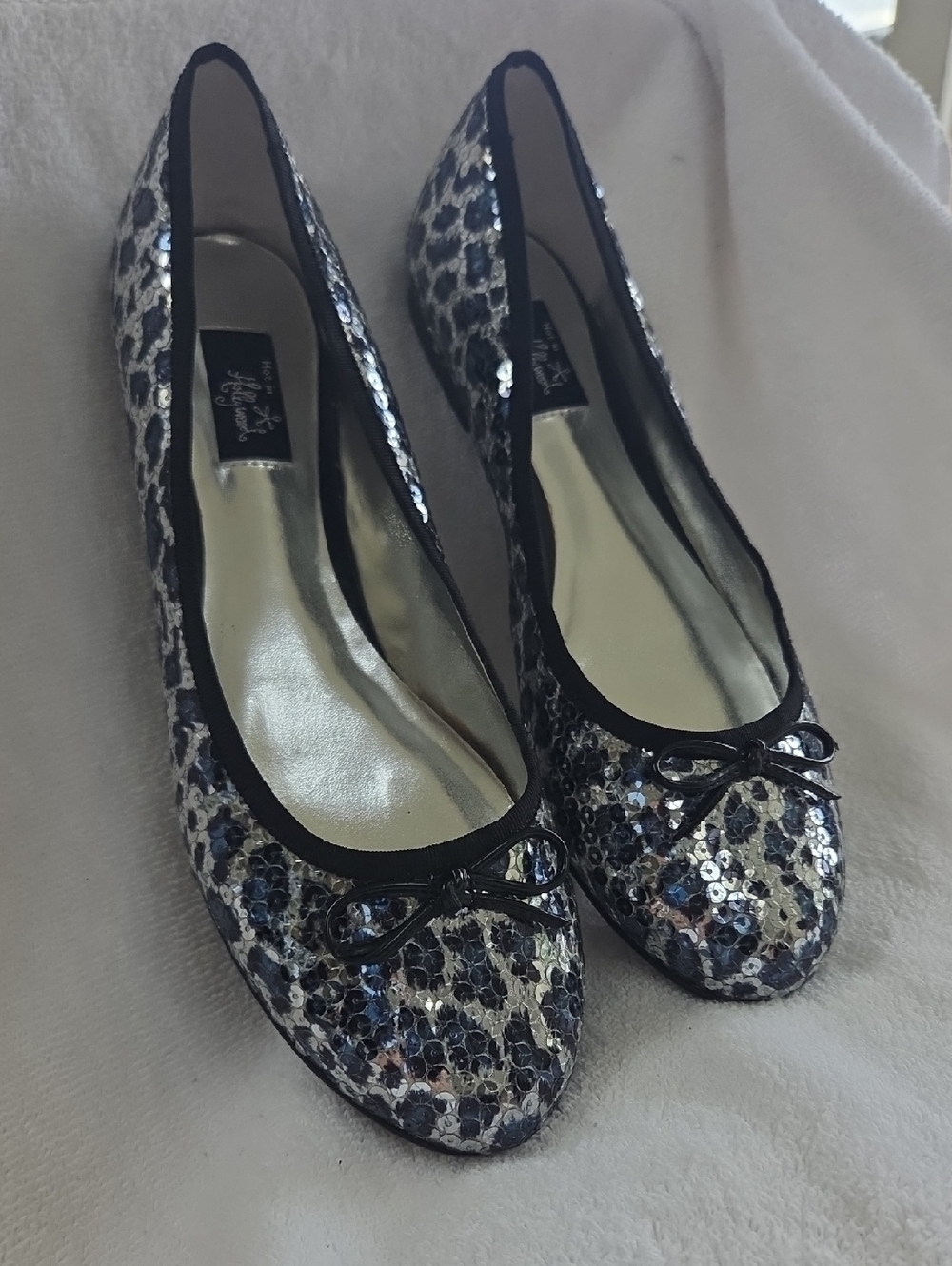 Hot in Hollywood Sequined Leopard Ballet Flats - Black/Silver 10M
